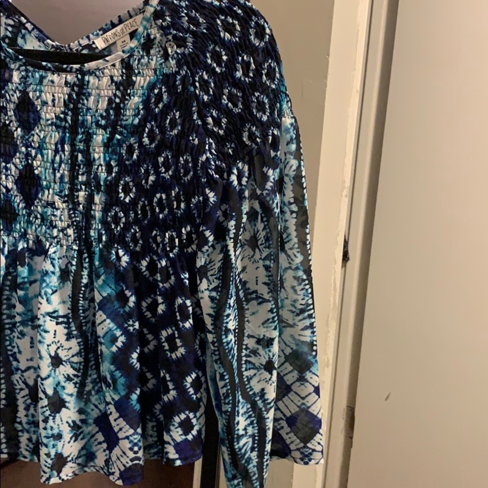 Flowy beautiful top xs